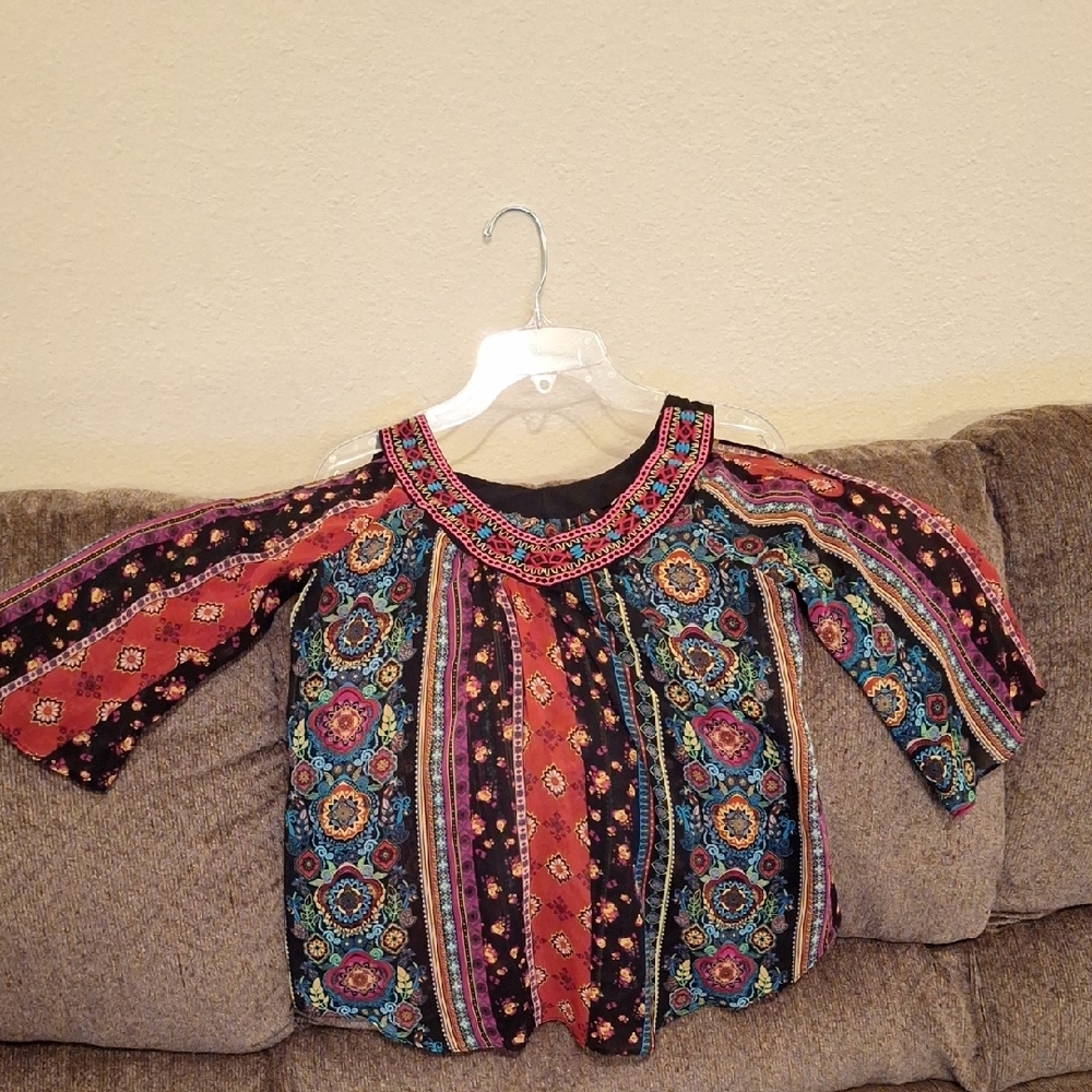 No Boundaries Colorful Pattern Cold Shoulder Blouse. Size S